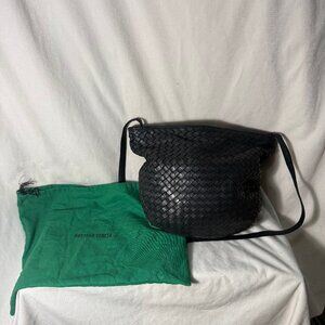 Vintage BOTTEGA VENETA Intrecciato Weave Black Leather Shoulder Bag w/Dust Bag!